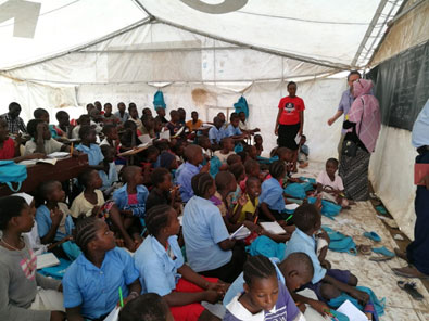 Horseed Primary School classrooms. Overcrowded classes, in a tent with no desks.